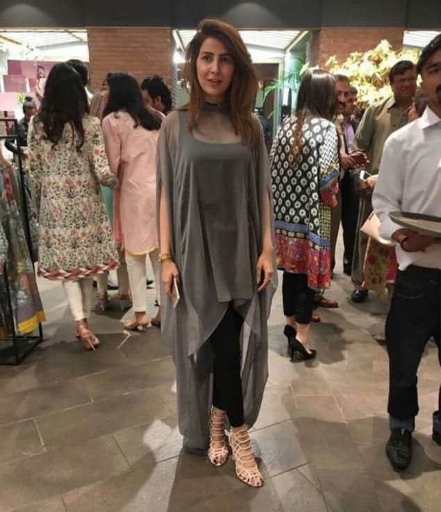 Outfits for Pakistani Women Over 30 (14)