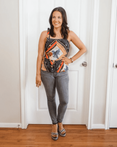 outfits to wear with grey jeans