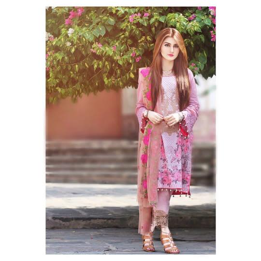 30 Chic Pakistan Street Style Fashion Ideas to Follow