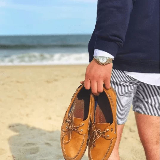 men outfits with boat shoes