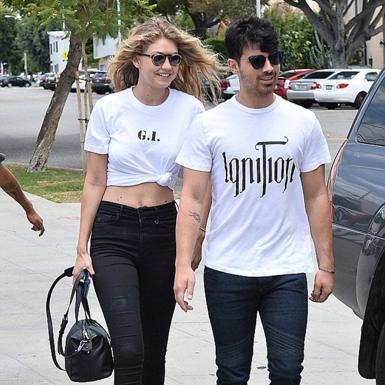Celebrity Couples Matching Outfits (32)