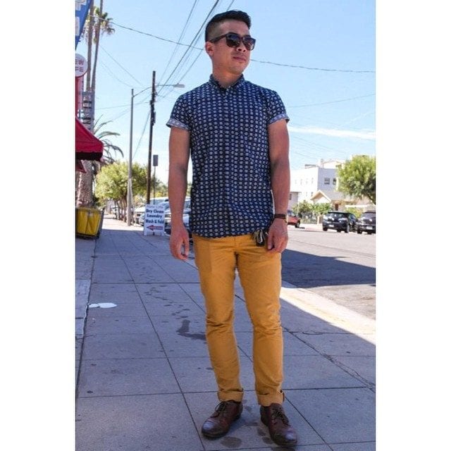 Street style connieos  Yellow jeans outfit Yellow pants outfit Gold pants  outfit