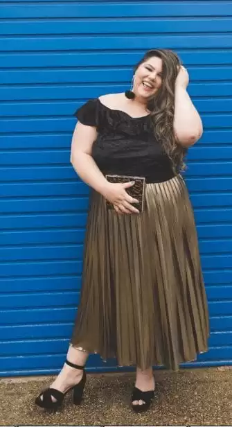 Plus Size Off-the-Shoulder Tops Outfits