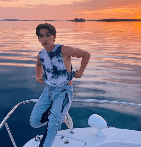 24 Best Boating Outfits for Men - How to Dress for Boat Trip