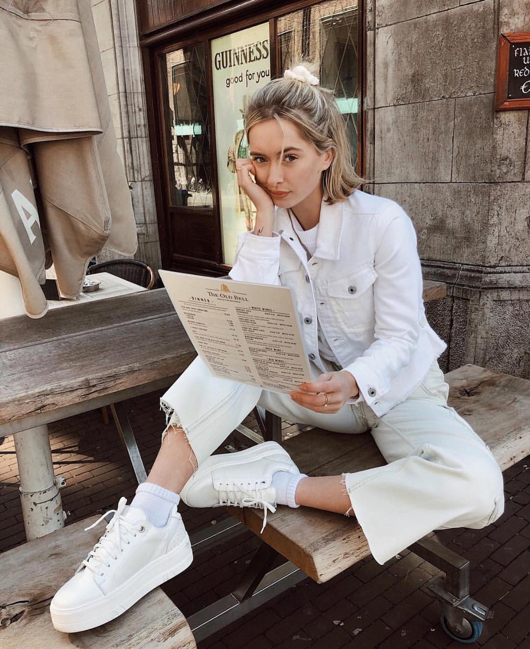 Outfits with White Sneaker for Women (23)