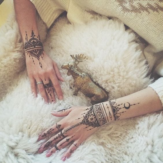 30 Best Bangle Mehndi Designs To Inspire You (33)