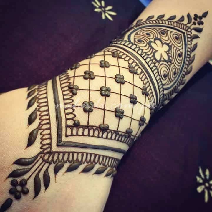30 Best Bangle Mehndi Designs To Inspire You (24)