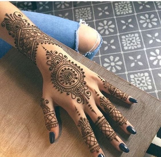 Engagement Mehndi Designs You Should Try (43)
