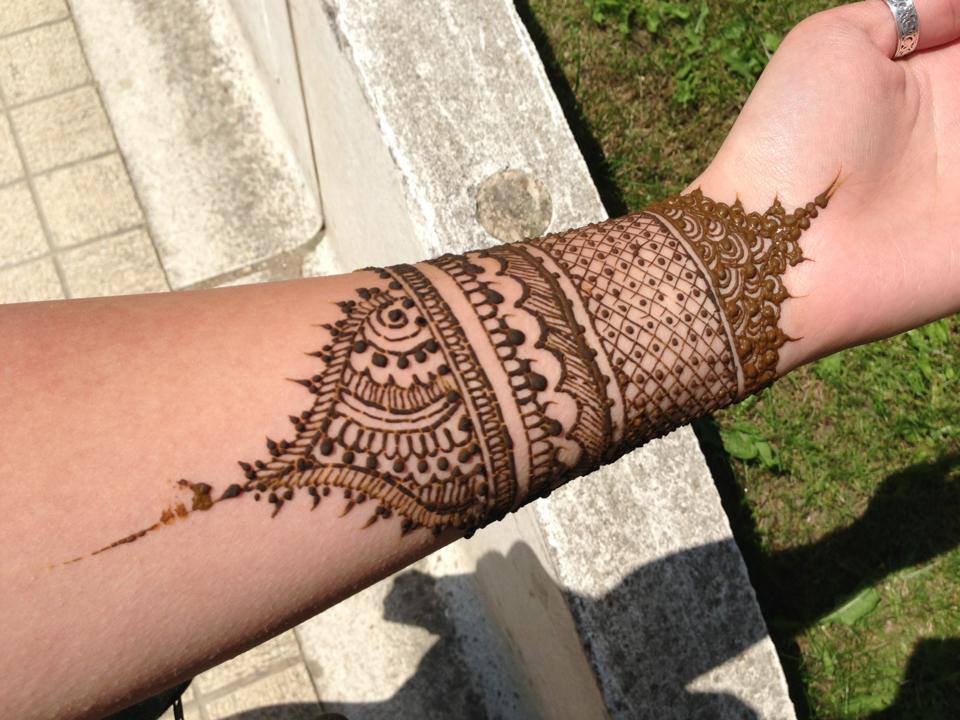 30 Best Bangle Mehndi Designs To Inspire You (22)