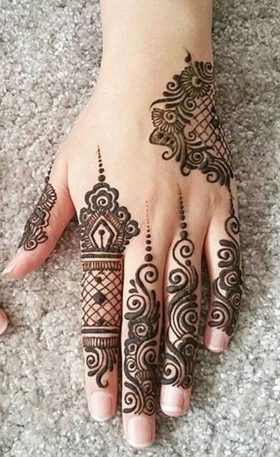 Engagement Mehndi Designs You Should Try (41)