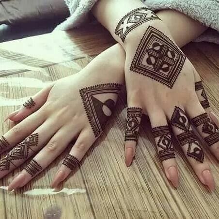 Engagement Mehndi Designs You Should Try (38)
