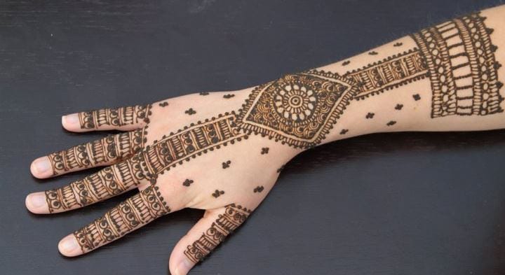 30 Best Bangle Mehndi Designs To Inspire You (18)