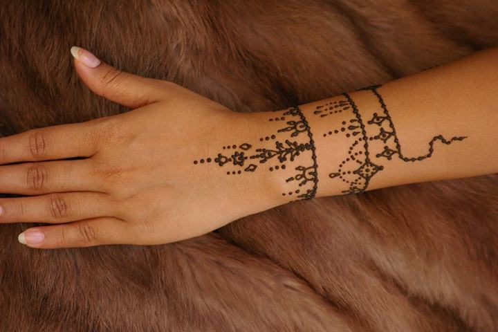 30 Best Bangle Mehndi Designs To Inspire You (16)
