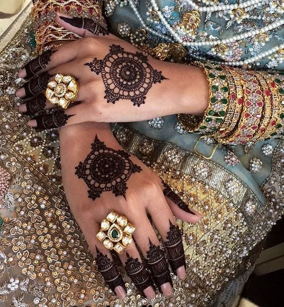 Engagement Mehndi Designs You Should Try (34)