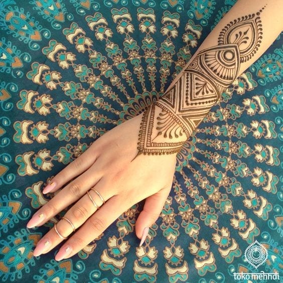 30 Best Bangle Mehndi Designs To Inspire You (32)