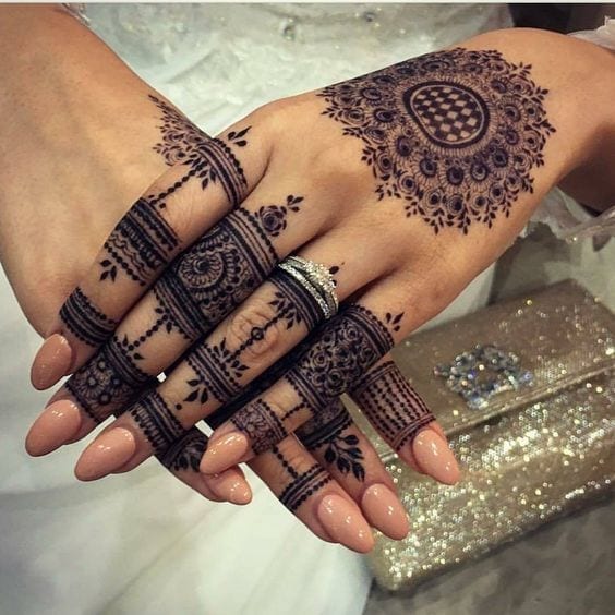 Engagement Mehndi Designs You Should Try (51)
