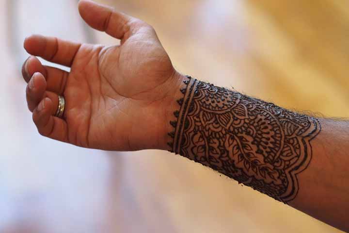 30 Best Bangle Mehndi Designs To Inspire You (14)