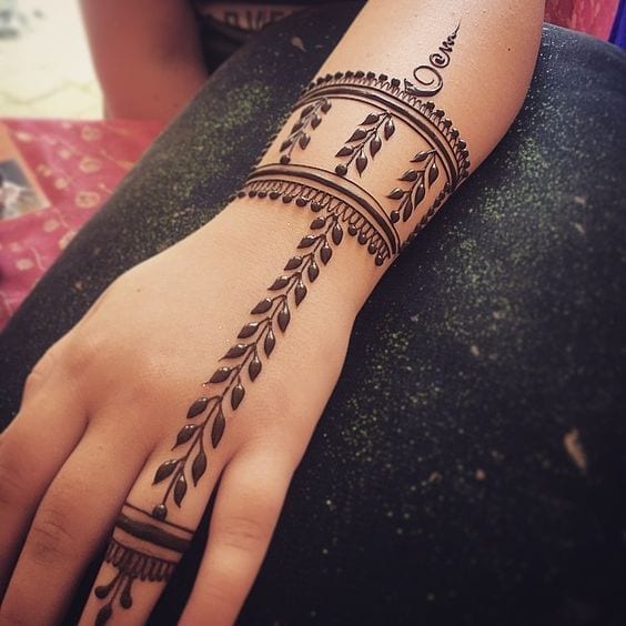 30 Best Bangle Mehndi Designs To Inspire You (12)