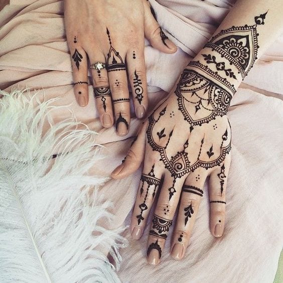 Engagement Mehndi Designs You Should Try (31)