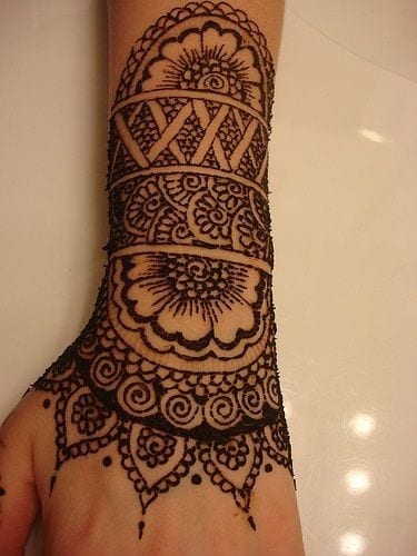 30 Best Bangle Mehndi Designs To Inspire You (7)