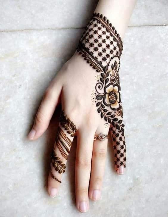Engagement Mehndi Designs You Should Try (26)