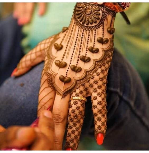 Engagement Mehndi Designs You Should Try (25)