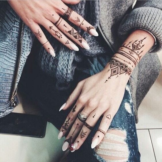30 Best Bangle Mehndi Designs To Inspire You (30)