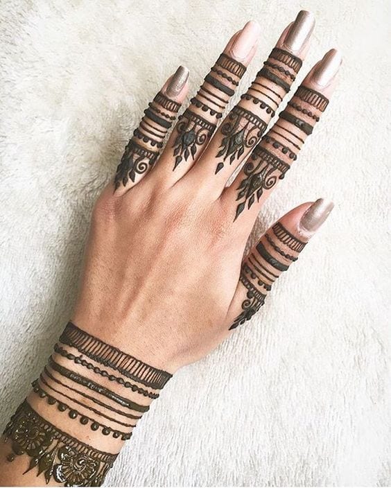 30 Best Bangle Mehndi Designs To Inspire You (28)