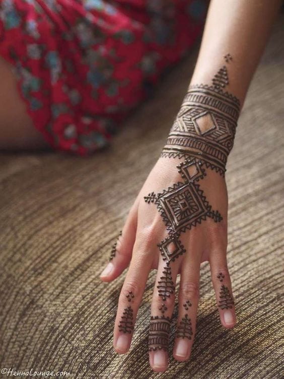 30 Best Bangle Mehndi Designs To Inspire You (27)