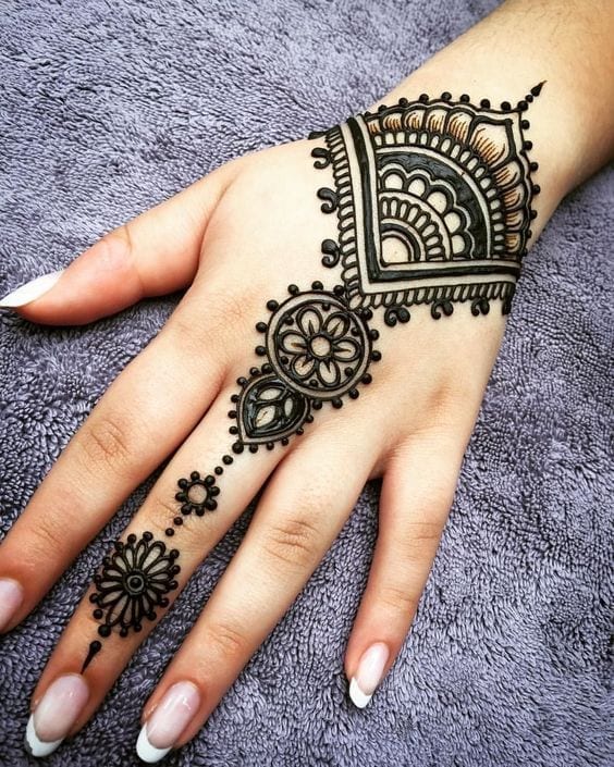 Engagement Mehndi Designs You Should Try (46)