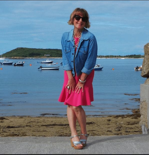 30 Best Summer Travelling Outfits for Women Over 50