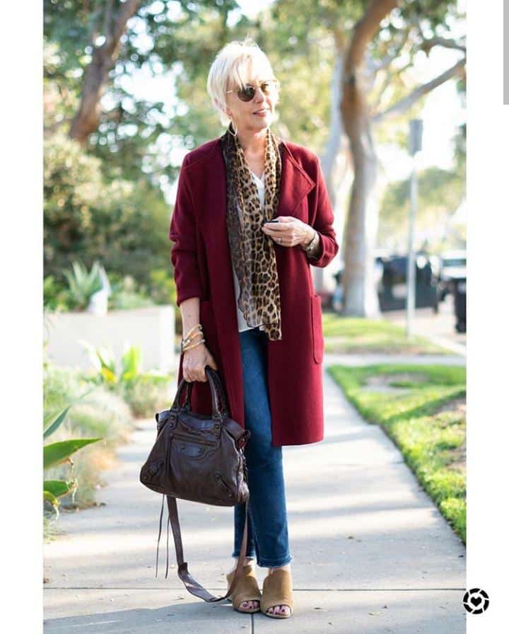 Styling Jeans for Women Over 50 (17)