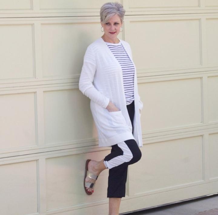 How to Wear Capris for Women Over 50? 18 Capri Pant Outfits