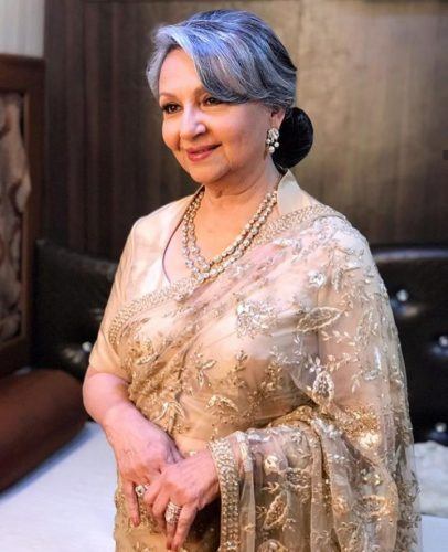 Indian Celebrity Outfit Ideas for Women Over 50 (2)