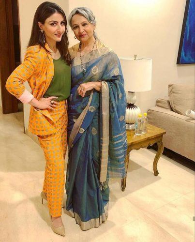 Indian Celebrity Outfit Ideas for Women Over 50 (1)