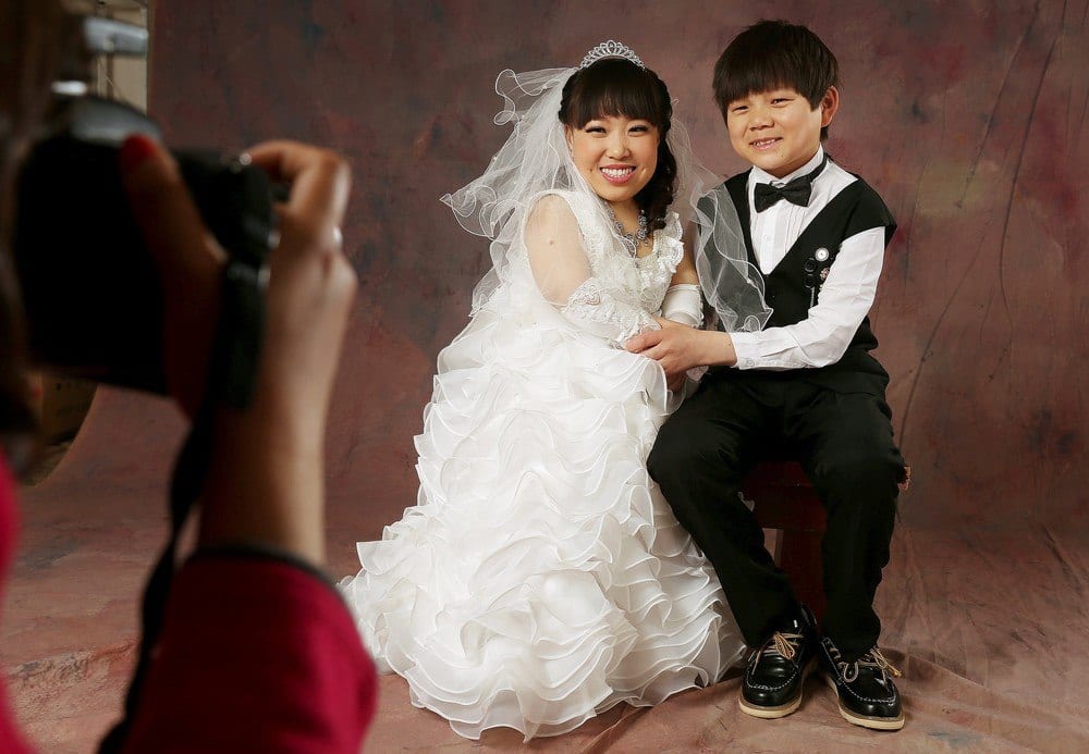 Cute Dwarf Couples -18 World Smallest Couples To Know