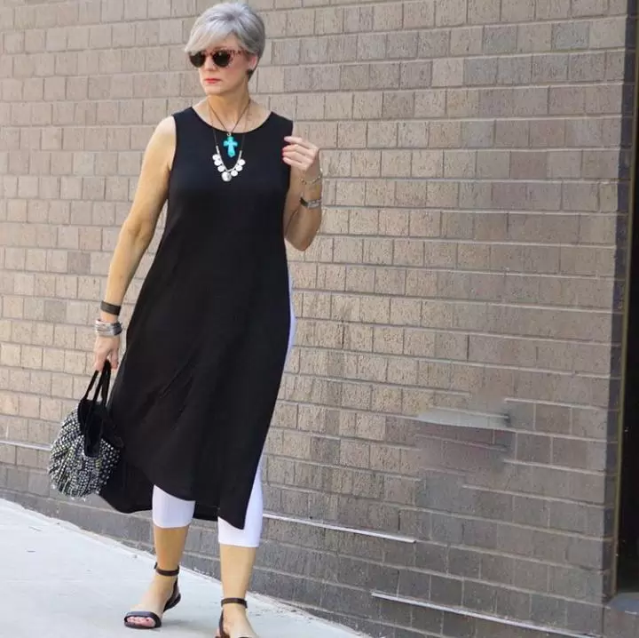 Styling Capri Pants for Women Over 50 (6)