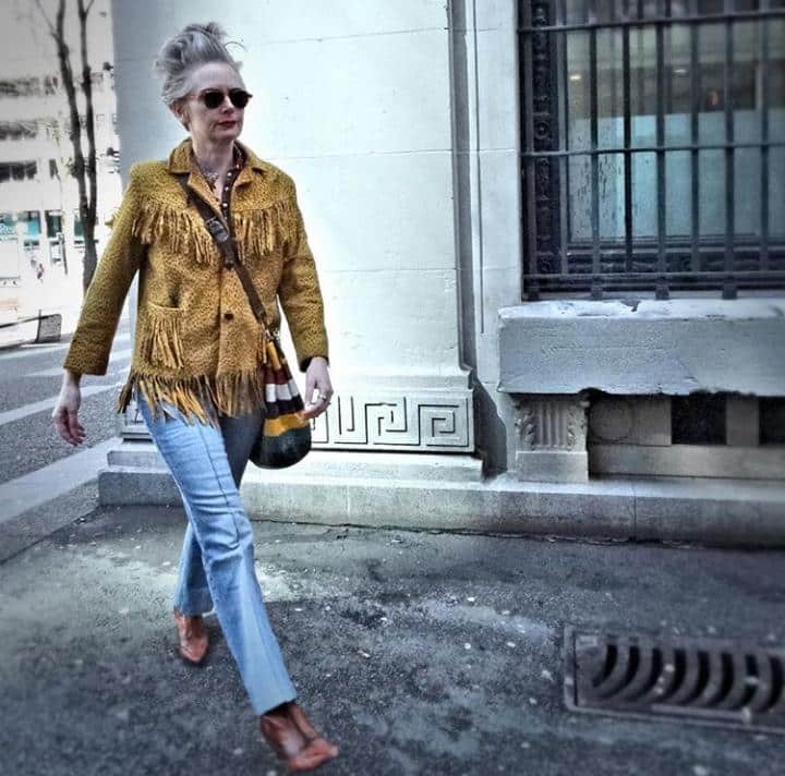 Styling Jeans for Women Over 50 (3)