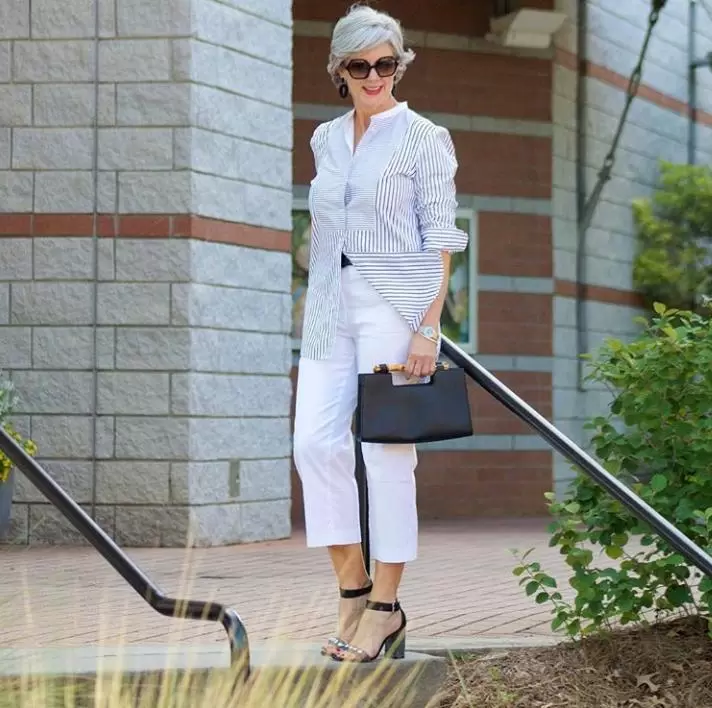 Styling Capri Pants for Women Over 50 (3)