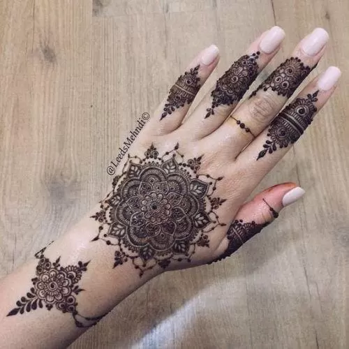 Round Mehndi Designs (29)