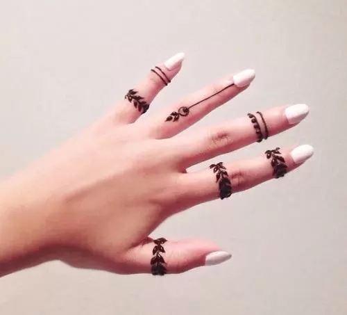 Best Mehndi Designs for Fingers (29)