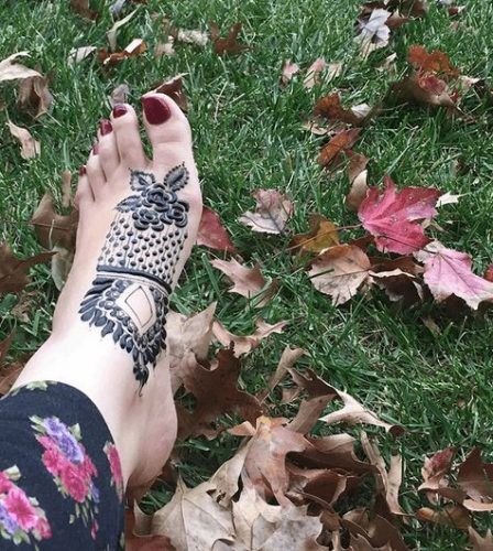 Beautiful Mehndi Designs for Feet (49)