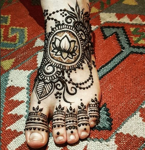 Beautiful Mehndi Designs for Feet (8)