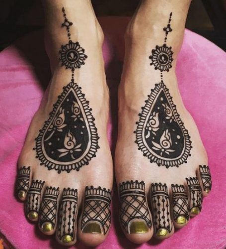 Beautiful Mehndi Designs for Feet (7)