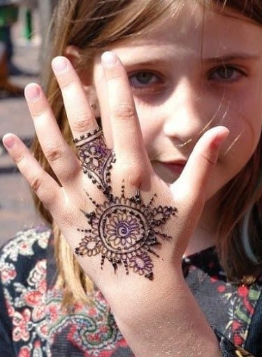 25+ Short Mehndi Designs for Small Hands (Kids and Adults)