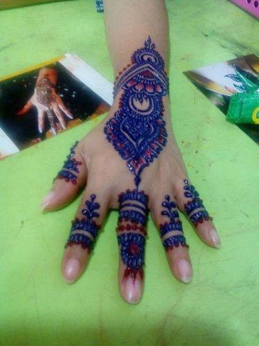 Colourful Henna And Mehndi Designs (18)