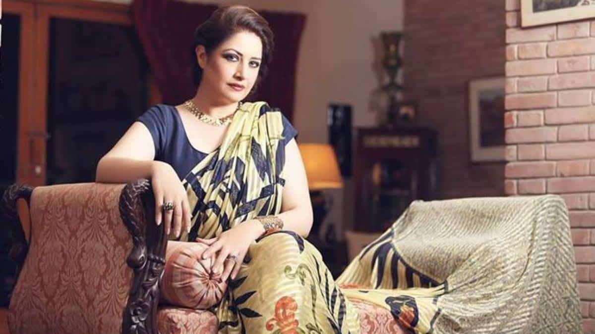 20 Trending Outfits From Pakistani Women Celebrities Over 50