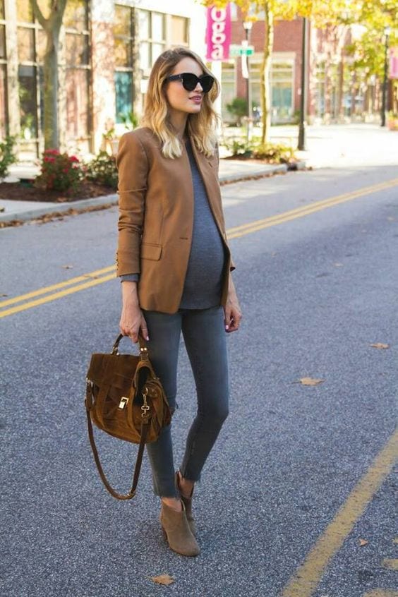 28 Best Maternity Christmas Outfits for 2021