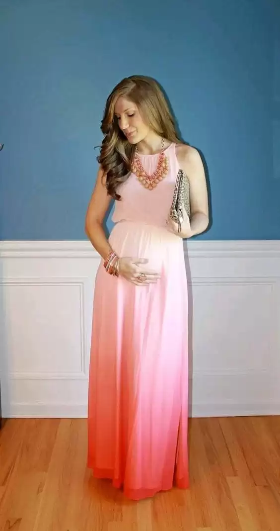 Stylish Maternity Christmas Outfits (21)