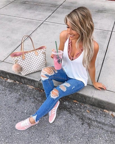 Outfits With Blue Jeans - 30 Ways To Wear Women's Blue Jeans